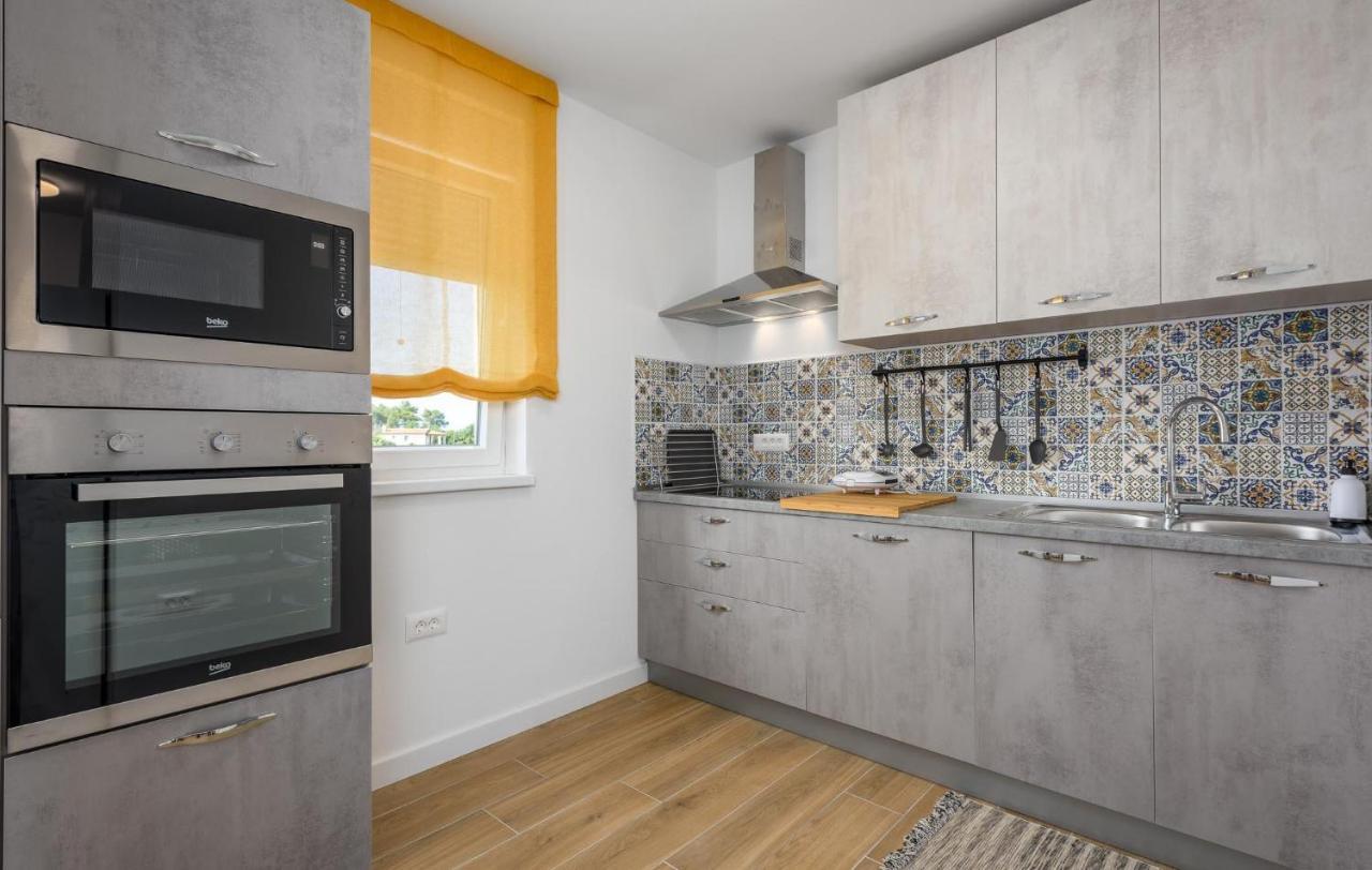 Apartmani Lucija Пореч Экстерьер фото