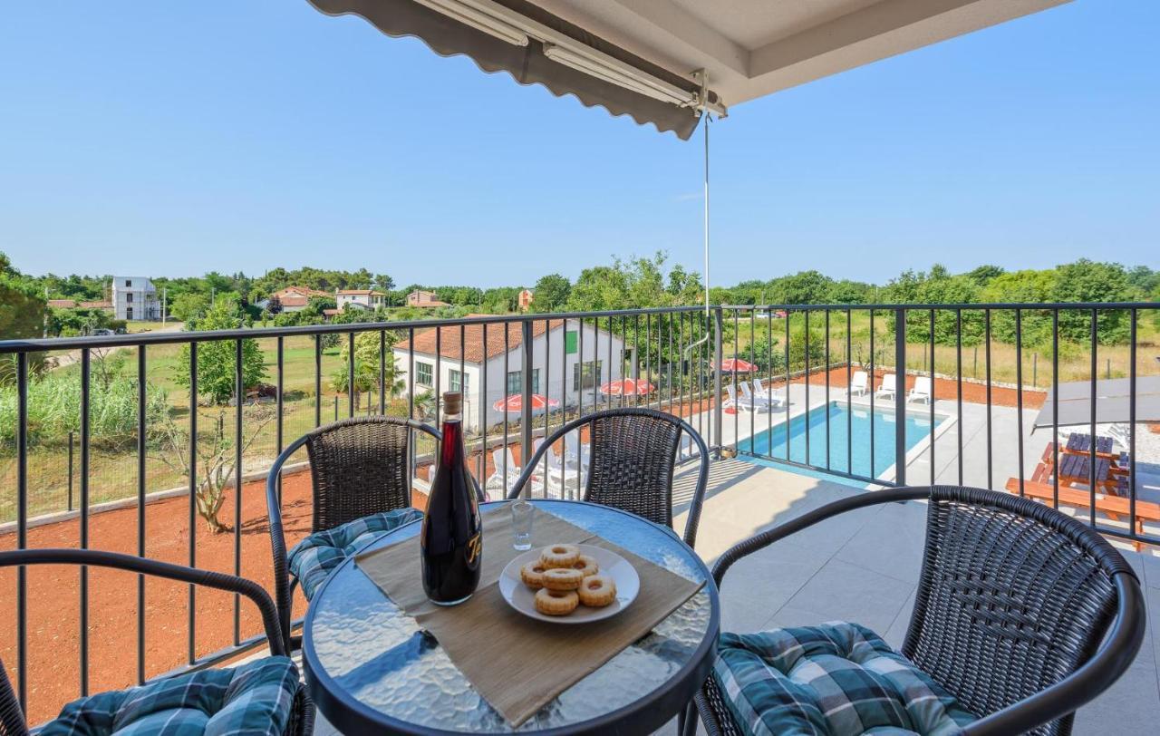 Apartmani Lucija Пореч Экстерьер фото
