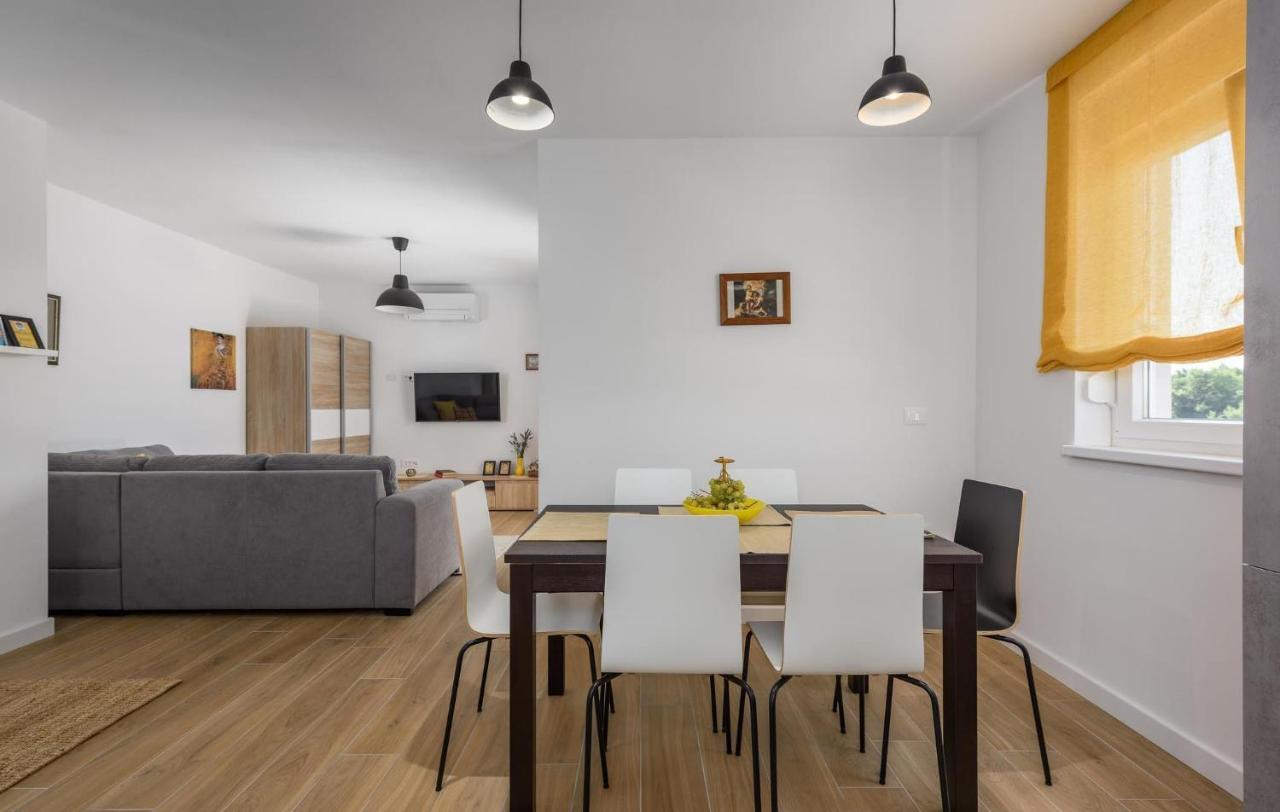Apartmani Lucija Пореч Экстерьер фото